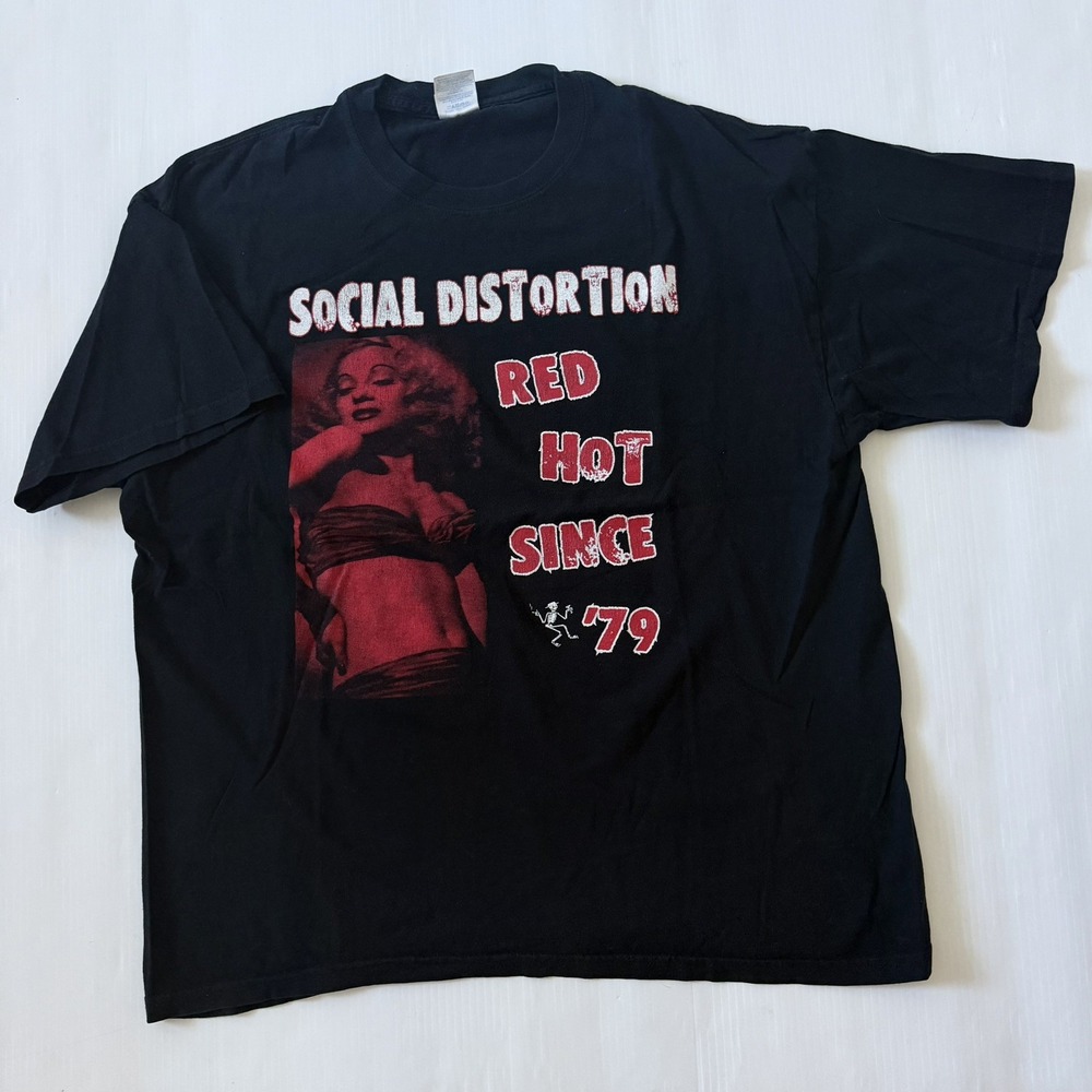 Vtg Y2K Social Distortion Band T-Shirt "Red Hot Since 79" Punk Alternative XL